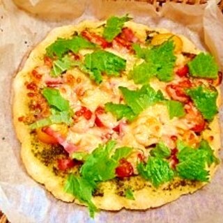 簡単おから生地☆トマトの紫蘇ソースピザ